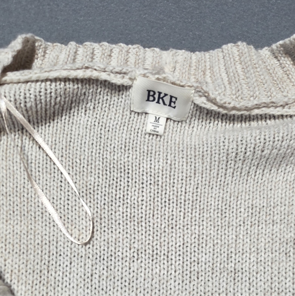 BKE EUC Cozy Beige Checkered Women's Cardigan Size Medium Oversized PTP 24 - Picture 4 of 4